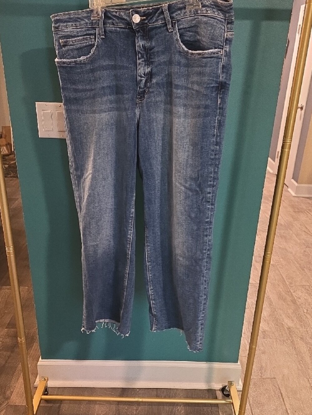 Straight-Leg Women's Jeans in Faded Blue Wash